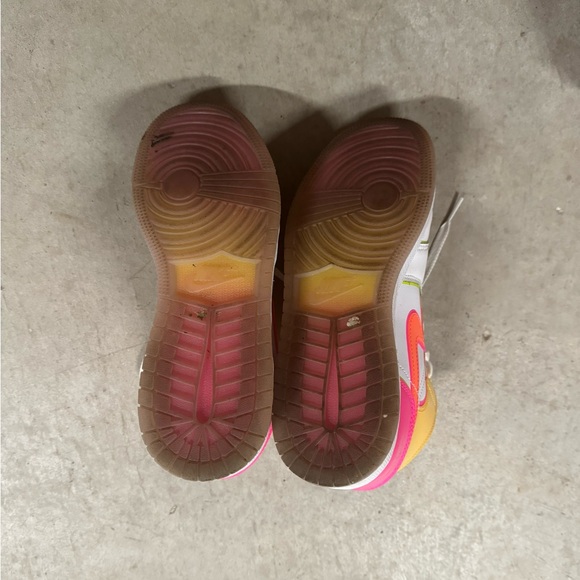 air jordan one mid SE GS “edge glow” - Picture 9 of 9